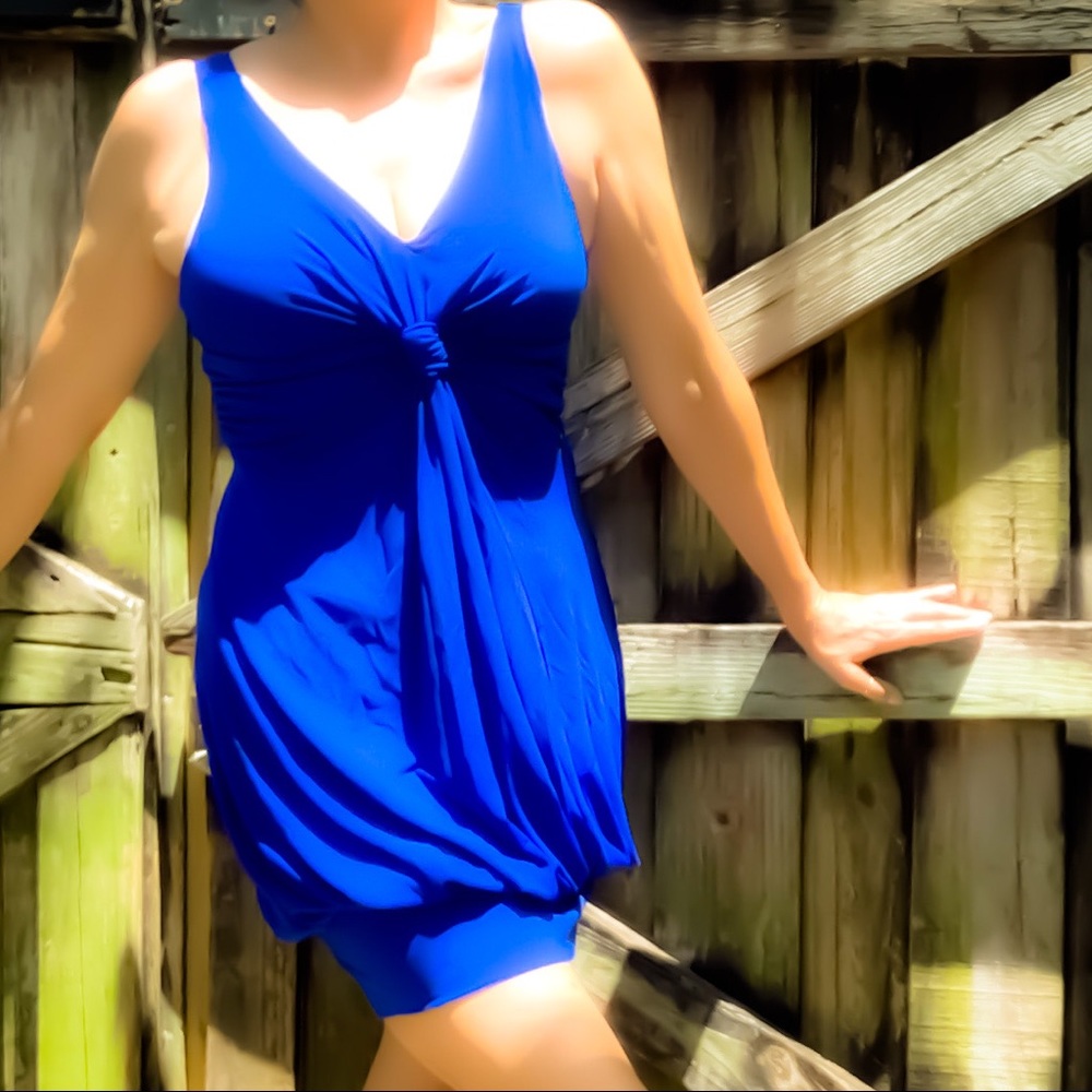 London Times mini dress with fun bubble hem. Tts 8, viscose stretch.